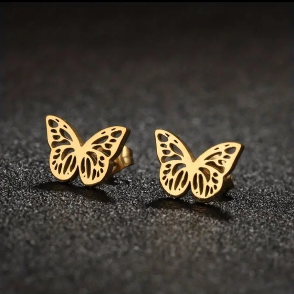 BOGO! Dainty Butterfly earrings in color Gold - Boutique NEW - Picture 4 of 4